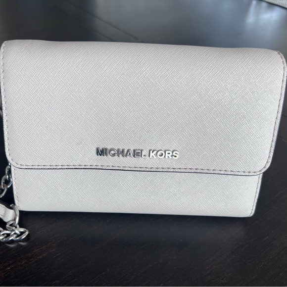 MICHAEL KORS GREY SAFFIANO LEATHER CHAIN BAG - Picture 2 of 16